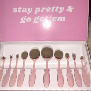 Vanity planet oval make up brush set